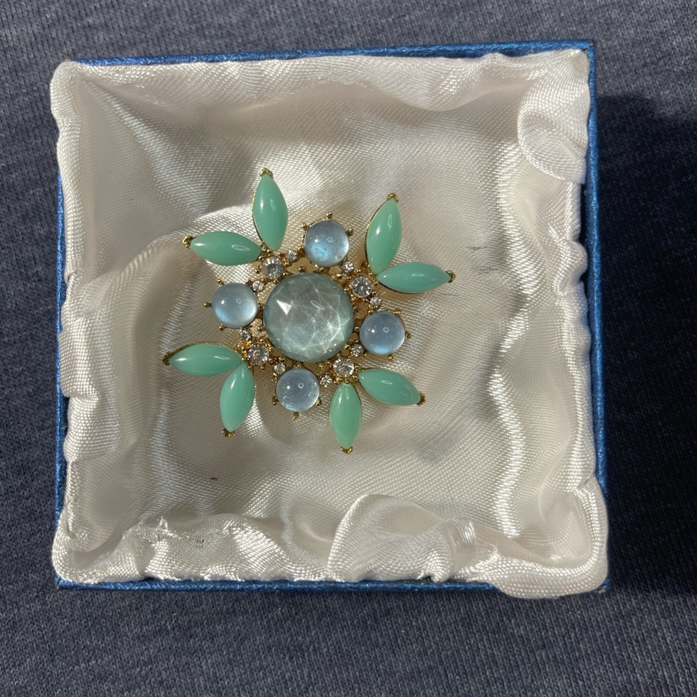 Vintage Gold and Green stone Floral Brooch
